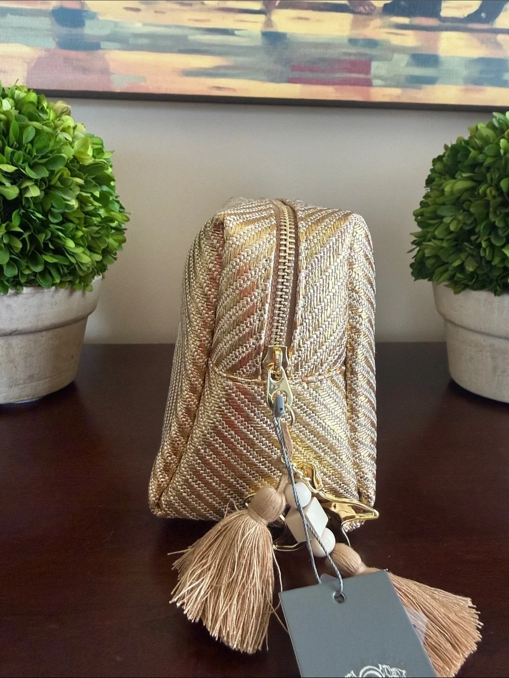 VINCE CAMUTO 💄IRIDESCENT GOLD-TONE COSMETIC BAG💄 WITH TASSEL CHARMS 🌟NWT🌟